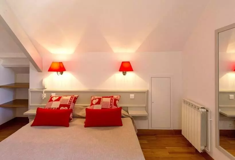 Standard-huone, Logis Hôtel Etchemaïté