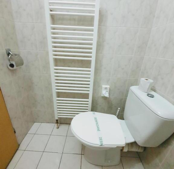 غرفة قياسية, Senica, Garni