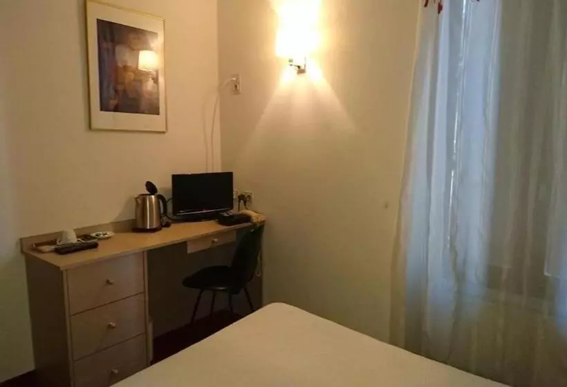 スタンダード4人部屋, Hôtel De France
