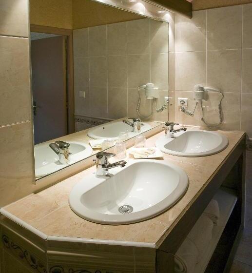 Номер Basic, Logis Hôtel Restaurant Le Mont Aigoual