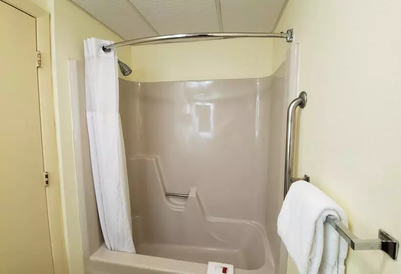 スイート, Ramada By Wyndham Groton Mystic