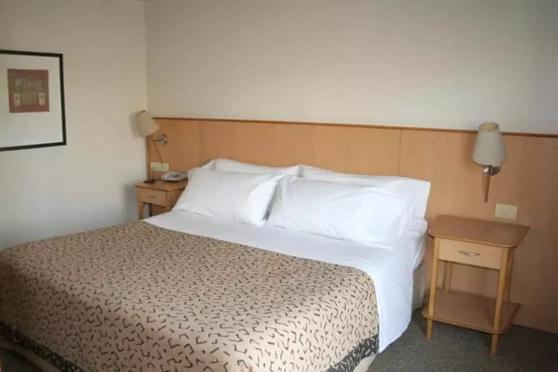 اتاق استاندارد چهار تخته, Urbana Suites