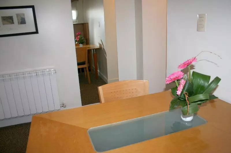 اتاق اجرایی سه نفره, Urbana Suites