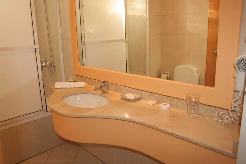 اتاق اجرایی, Urbana Suites