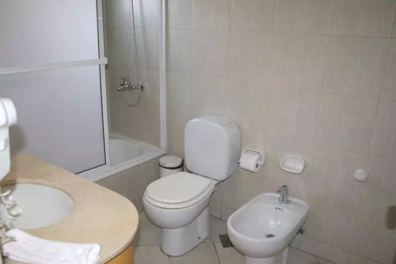 اتاق اجرایی, Urbana Suites