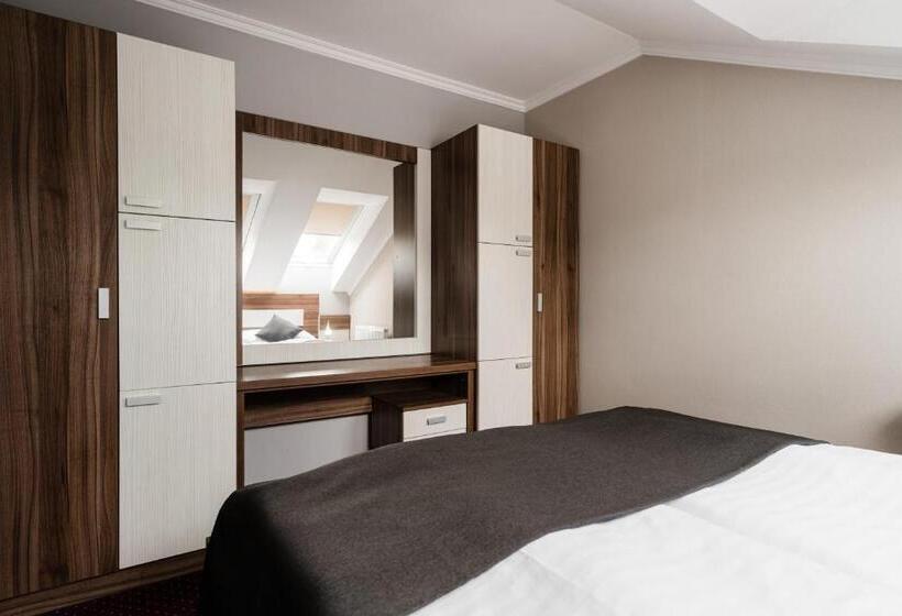 デラックスジュニアスイート, Menhard