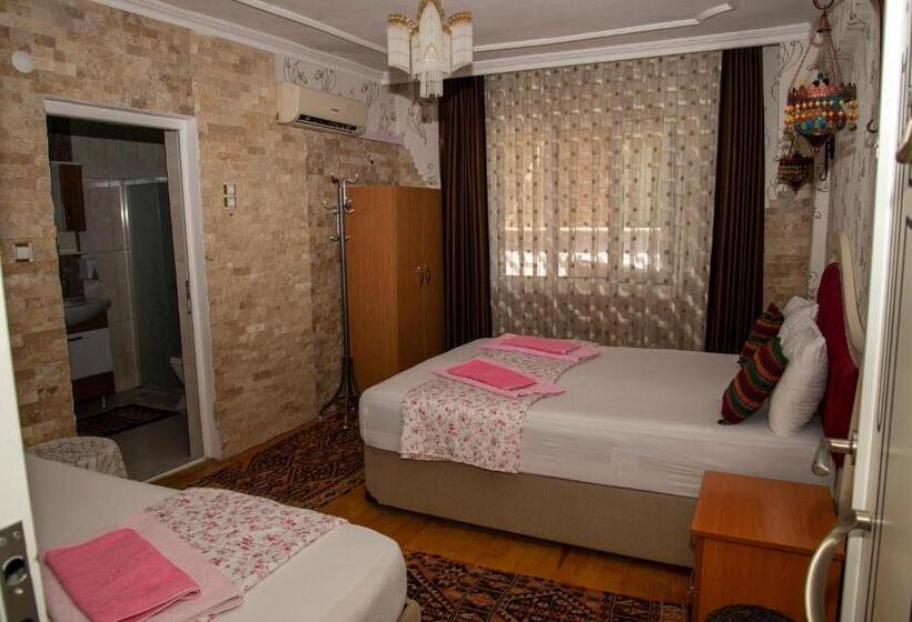 Pokój Basic Trzyosobowy, Sinter Terasse House