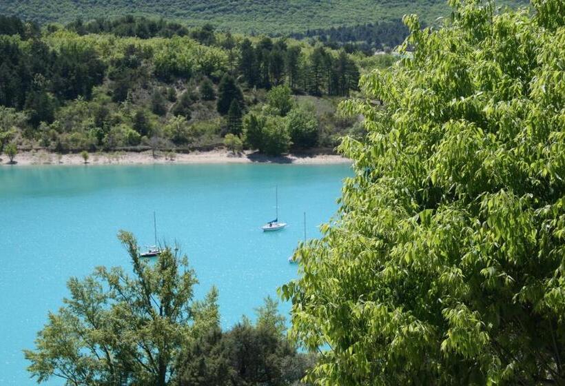 Номер Стандарт Вид на Озеро, Auberge Des Salles
