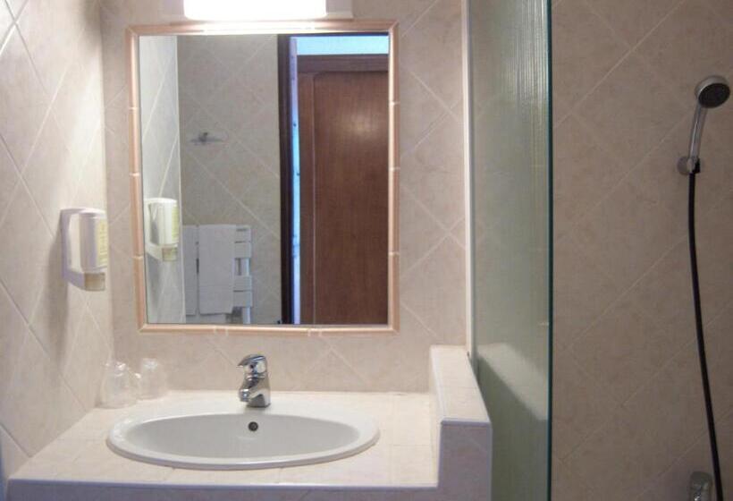 Номер Стандарт Трехместный, Auberge Des Salles