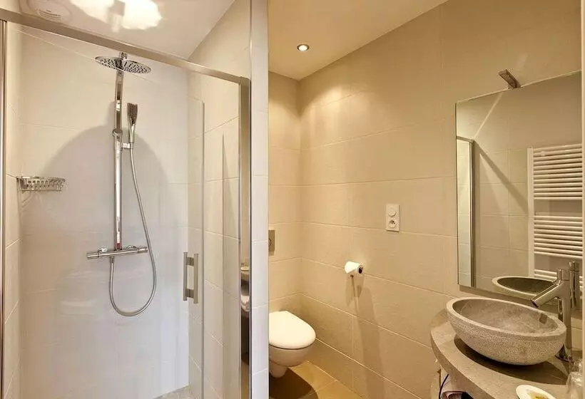 コンフォートルーム, Hostellerie Saint Germain