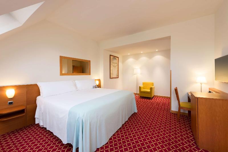 חדר משפחתי, Zentral León