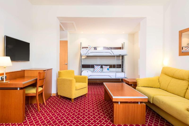 חדר משפחתי, Zentral León