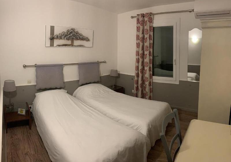 غرفة قياسية, Logis Hotel Restaurant L  Auberge Cigaloise