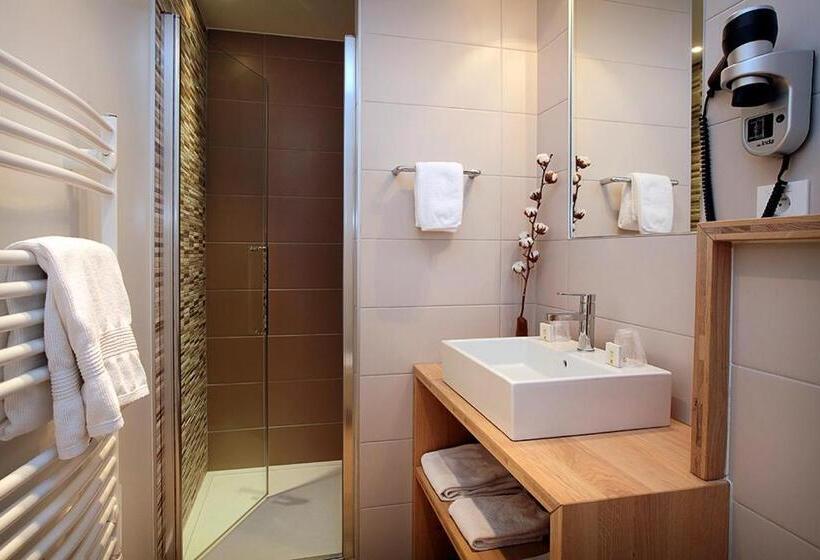 חדר משפחתי, Logis Hotel De La Nivelle