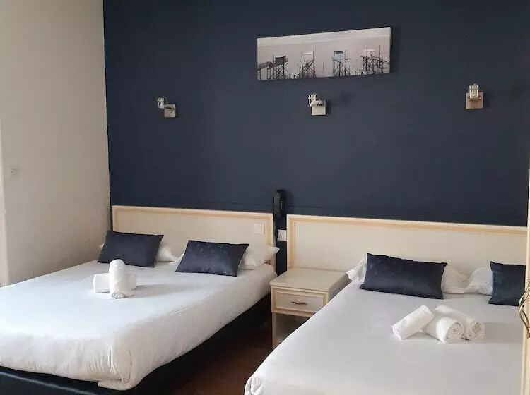 スタンダード４人部屋, Logis Hostellerie Du Cheval Blanc