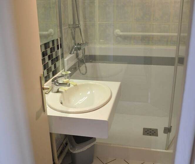 اتاق استاندارد, Logis Hôtel Au Tambour