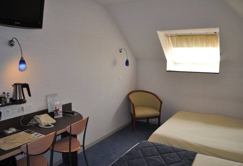 اتاق استاندارد چهار تخته, Logis Hôtel Au Tambour