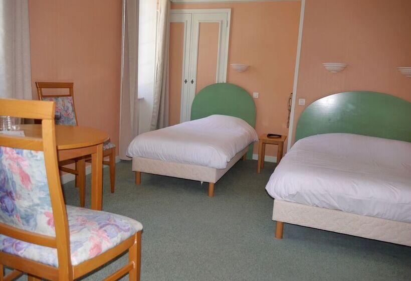 스탠다드 트리플 룸, Logis Hôtel Du Commerce