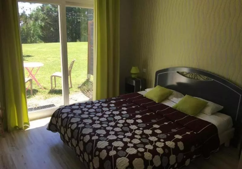スタンダードルーム, Logis Hotel La Bergerie Hôtel 3 étoiles Restaurant Savoureux