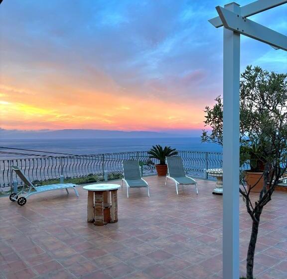 سوئیت جونیور با تراس, Villa Athèna