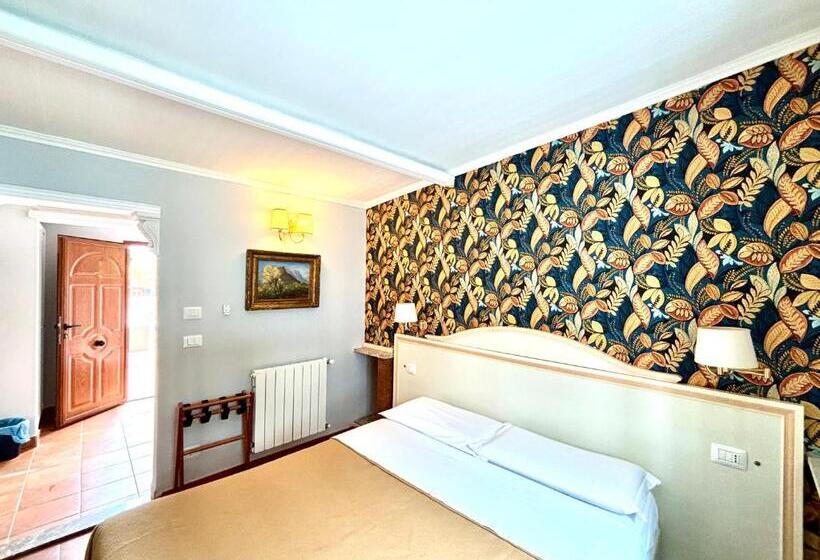 سوئیت جونیور با تراس, Villa Athèna