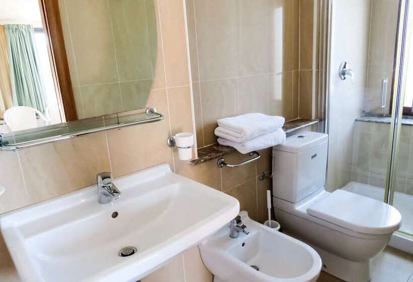 سوئیت جونیور با تراس, Villa Athèna