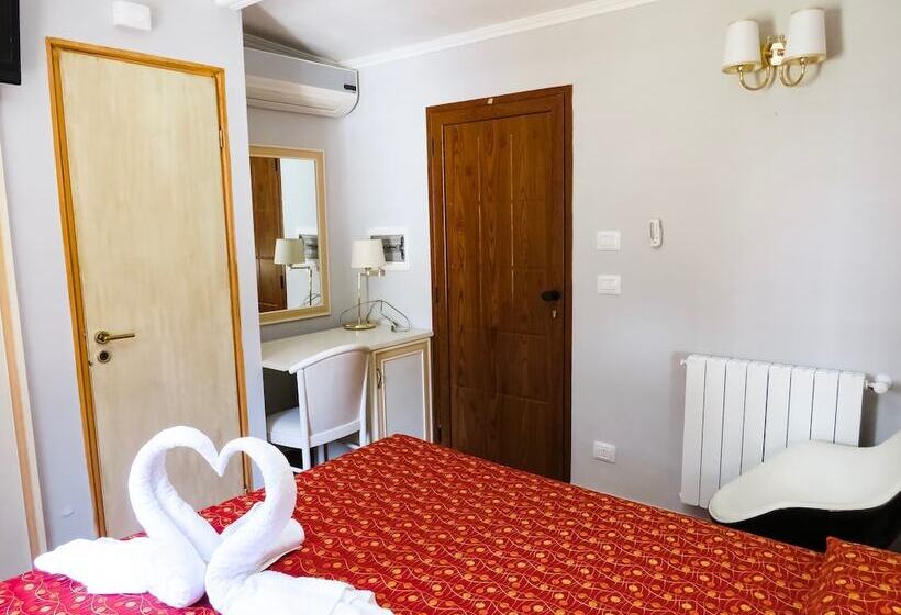 سوئیت جونیور با تراس, Villa Athèna