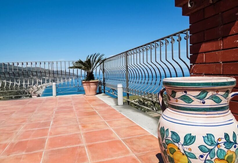 سوئیت جونیور با تراس, Villa Athèna