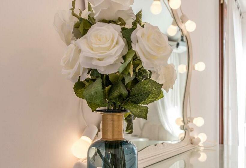 اتاق لوکس با بالکن و چشمانداز دریا, Palazzo Daponte