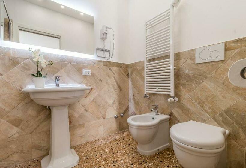 اتاق لوکس با بالکن و چشمانداز دریا, Palazzo Daponte