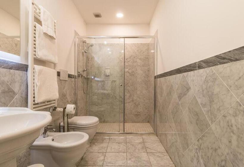 اتاق لوکس با تخت بزرگ, Palazzo Daponte