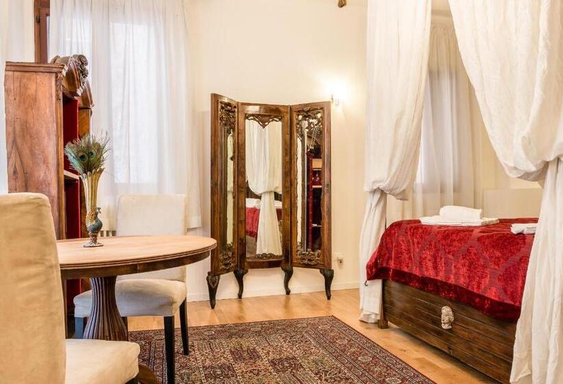 اتاق لوکس با تخت بزرگ, Palazzo Daponte