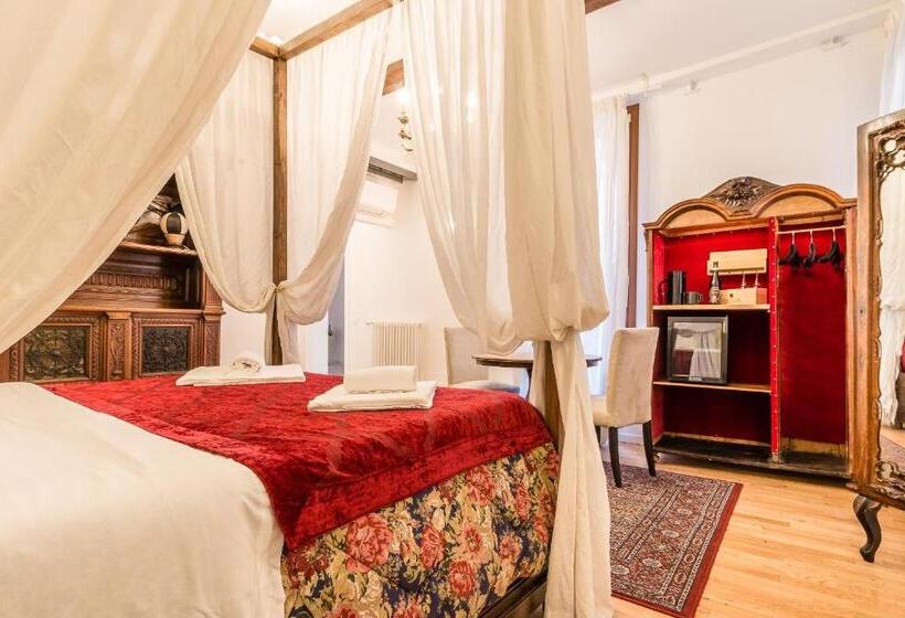 اتاق لوکس با تخت بزرگ, Palazzo Daponte