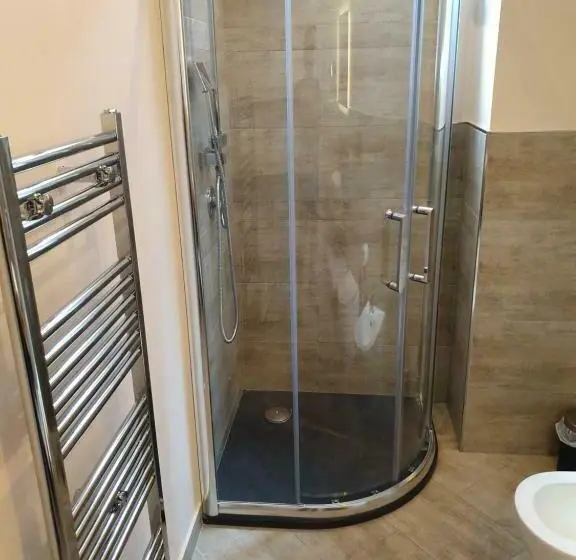 スタンダード４人部屋, B&b Bcens La Città Delle 100 Sculture   Belpasso   Etna   Con Parcheggio Privato
