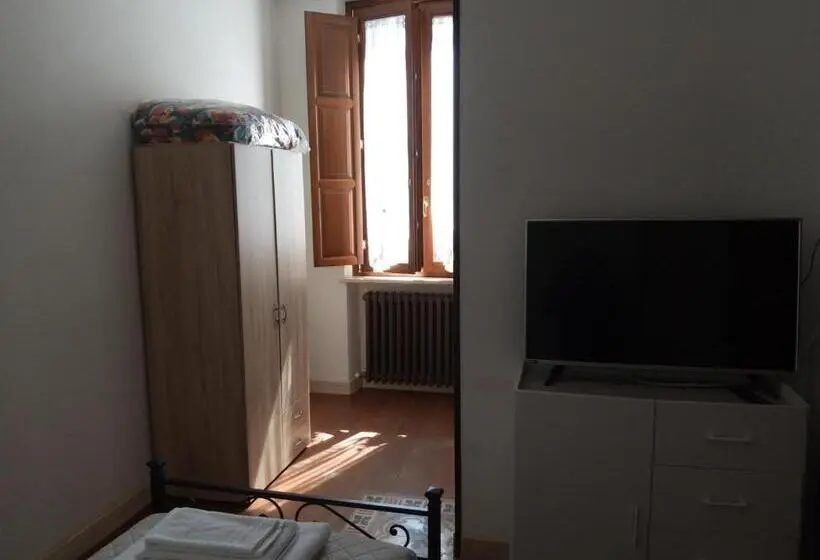 اتاق استاندارد یک نفره, Residence Tucci