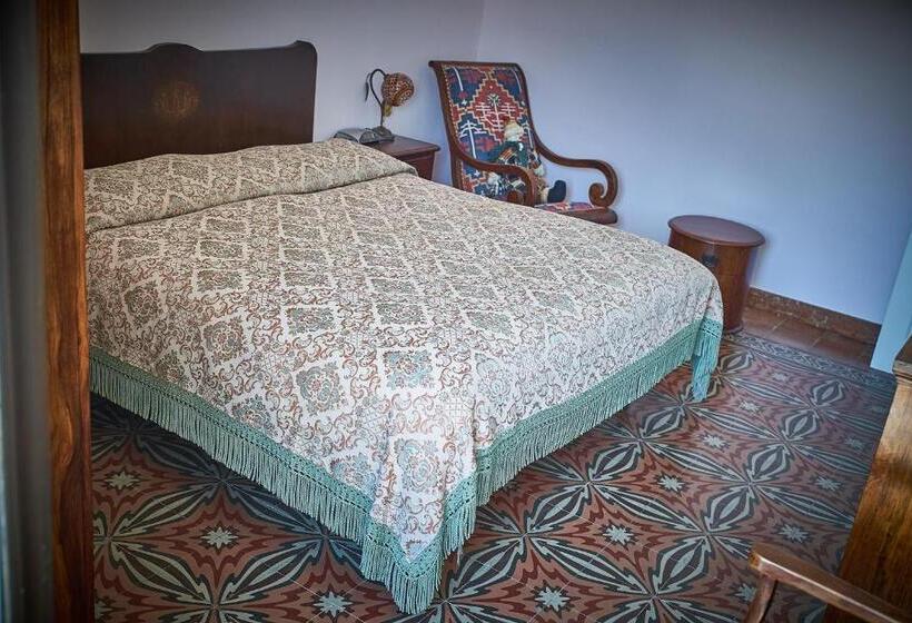 اتاق لوکس با تخت بزرگ, La Casa Del Tempo