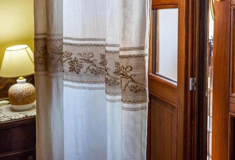 Standard room with outdoor bath, Affittacamere Is Coronas