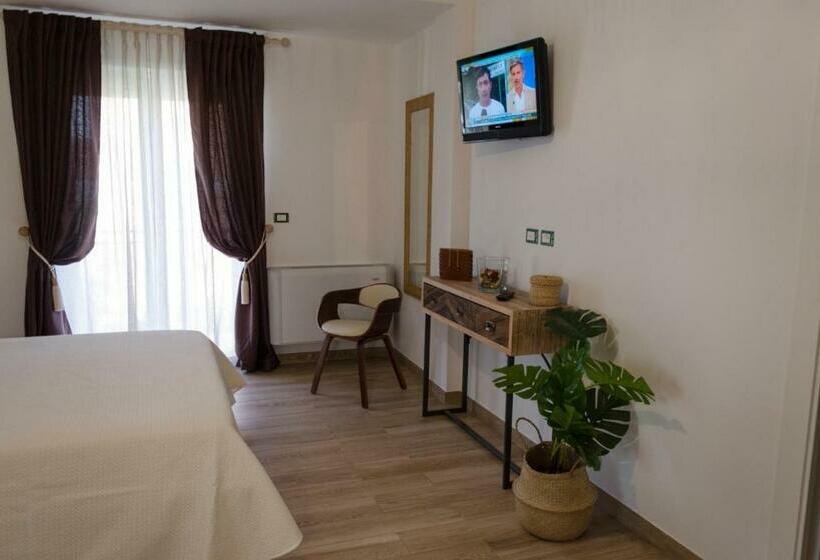 חדר סטנדרט לשלושה עם מרפסת, Merlhome