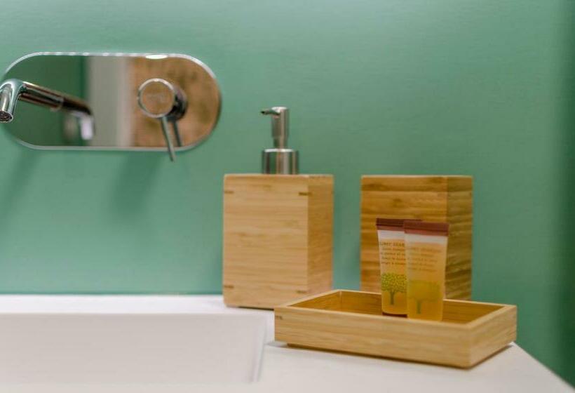 חדר סטנדרט לשלושה עם מרפסת, Merlhome