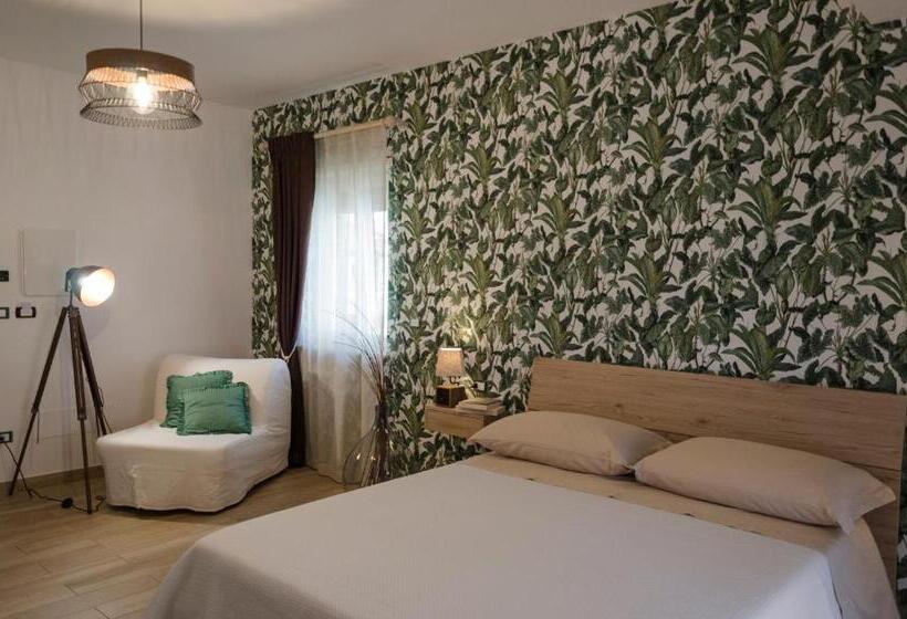 חדר סטנדרט לשלושה עם מרפסת, Merlhome