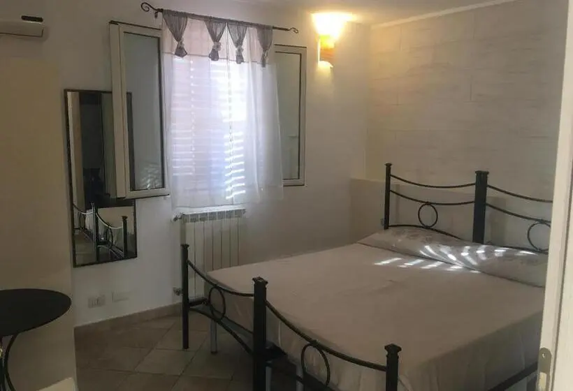 اتاق اکونومی, B&b Le Due Coste