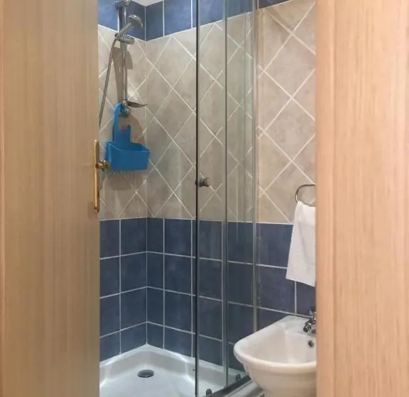اتاق اکونومی, B&b Le Due Coste