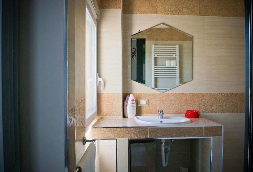 اتاق استاندارد سه نفره, San Nicola D Amare