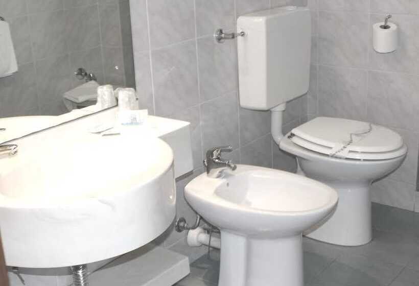 غرفة قياسية مطلّة علي البحر مزوَّدة بشُرفة, Marina