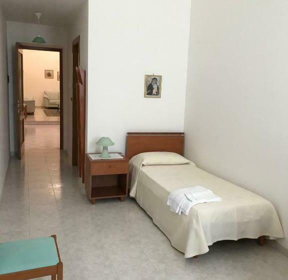 اتاق استاندارد یک نفره, Centro Di Spiritualità Madonna Della Nova