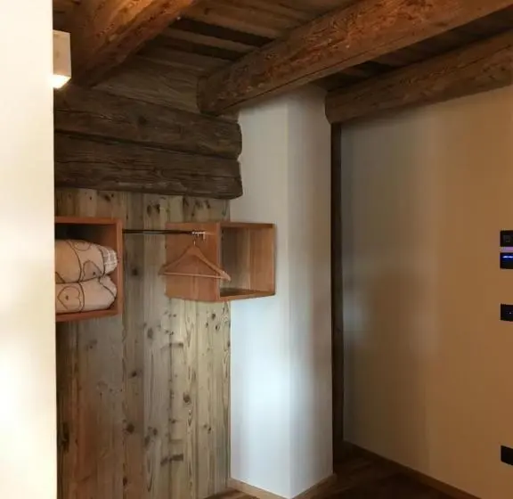スーペリアースイート, Grizzly Haus & Frosch Restaurant   Teritoria