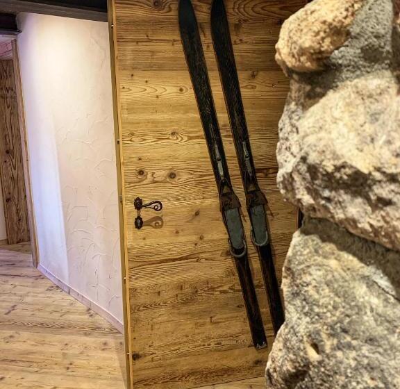 جناح عائلي, Grizzly Haus & Frosch Restaurant   Teritoria