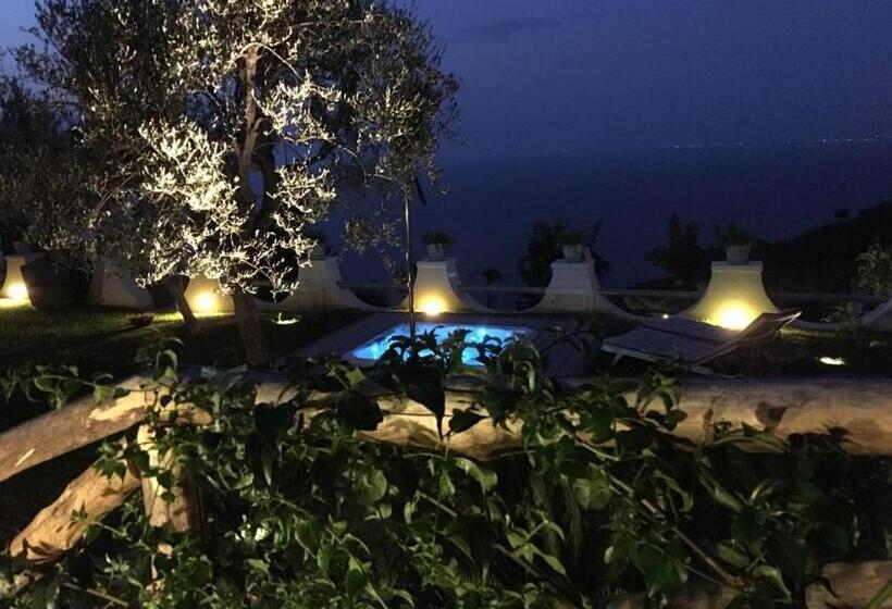 3 Bedroom Deluxe Apartment Sea View, Agapanto Luxury Accommodation