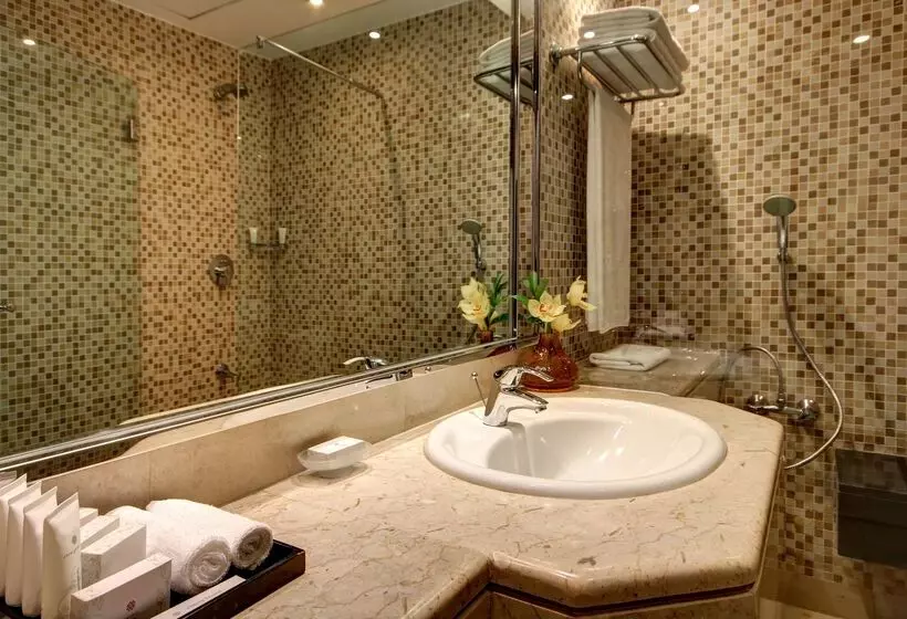اتاق استاندارد با چشم‌انداز استخر, Ajman Hotel By Blazon Hotels