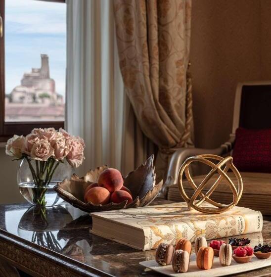 سوئیت جونیور با چشم‌انداز, Anantara Palazzo Naiadi Rome Hotel   A Leading Hotel Of The World